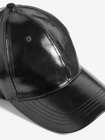 Șapcă de la Friends Like These pe negru