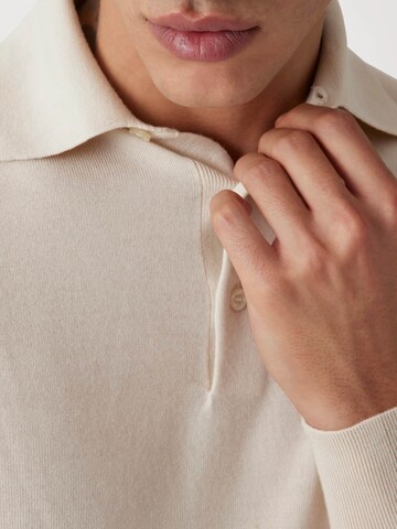 GUESS Sweater in Beige