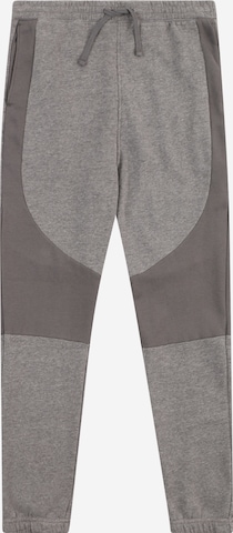 Regular Pantaloni de la Abercrombie & Fitch pe gri: față