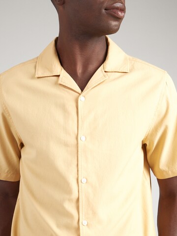 Coupe regular Chemise 'ONSDILEM' Only & Sons en jaune