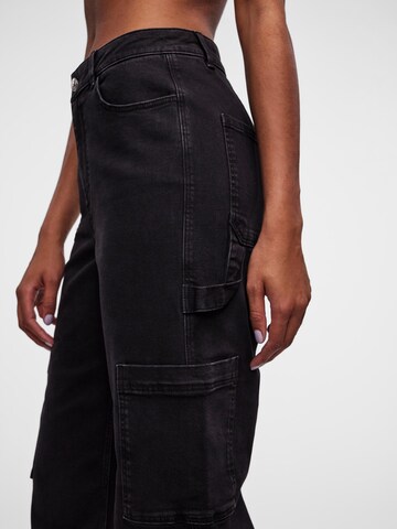regular Jeans cargo 'JOELLA' di PIECES in nero