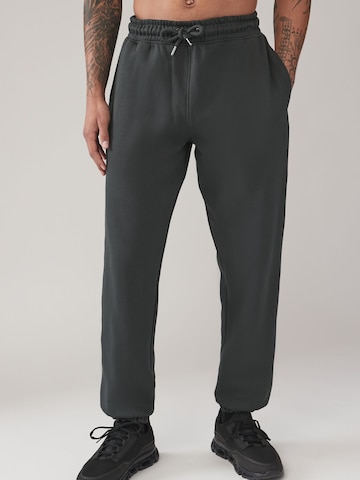 Tapered Pantaloni di Next in grigio: frontale