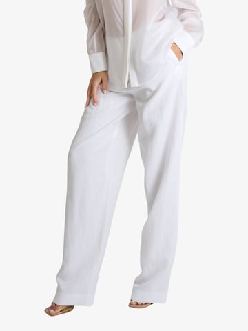 Jijil Regular Broek in Wit: voorkant