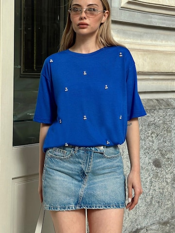 Tricou de la Trend Alaçatı Stili pe albastru: față