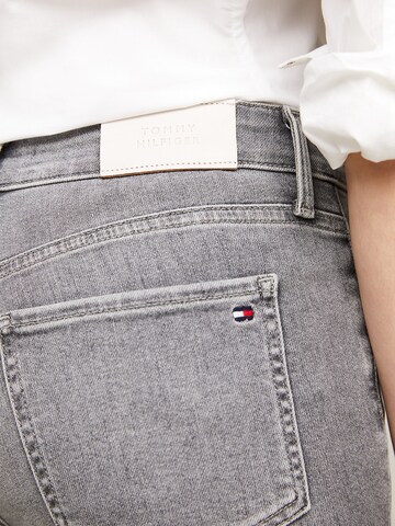 TOMMY HILFIGER Skinny Džíny 'Cosmo' – šedá