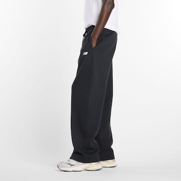 Loosefit Pantaloni sportivi 'Essentials Fleece' di new balance in nero