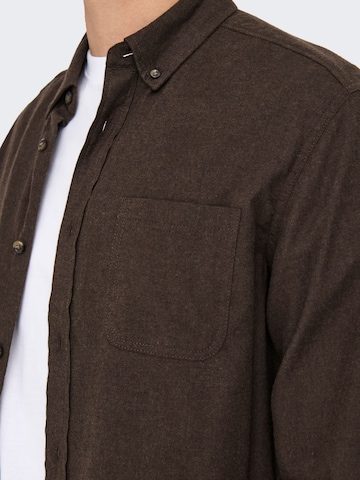 Coupe regular Chemise 'ONSROAD' Only & Sons en marron