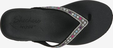 SKECHERS - Sandalias de dedo en negro