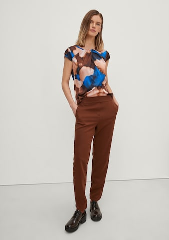 Effilé Pantalon chino COMMA en marron