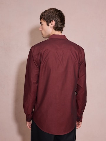 Next Slim Fit Businesspaita värissä punainen