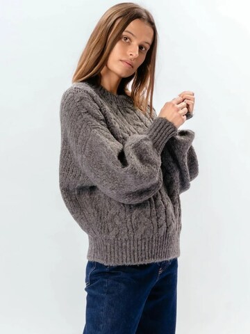 TEESHOPPEN Neulepaita ' Emma Cable ' värissä harmaa: etupuoli