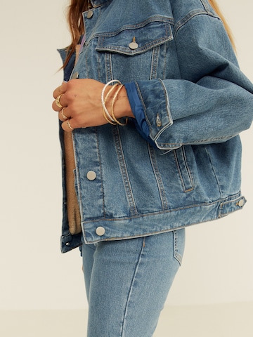 ABOUT YOU x Sofia Tsakiridou Between-Season Jacket 'Amelia' in Blue