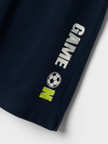 NAME IT Schlafanzug 'Game on football' in Blau