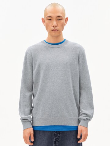 ARMEDANGELS Neulepaita 'LOUKAA' värissä harmaa: etupuoli