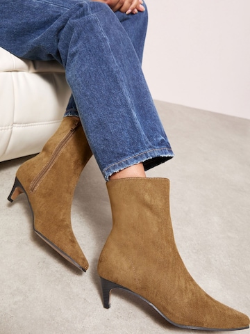 Botine de la Friends Like These pe maro