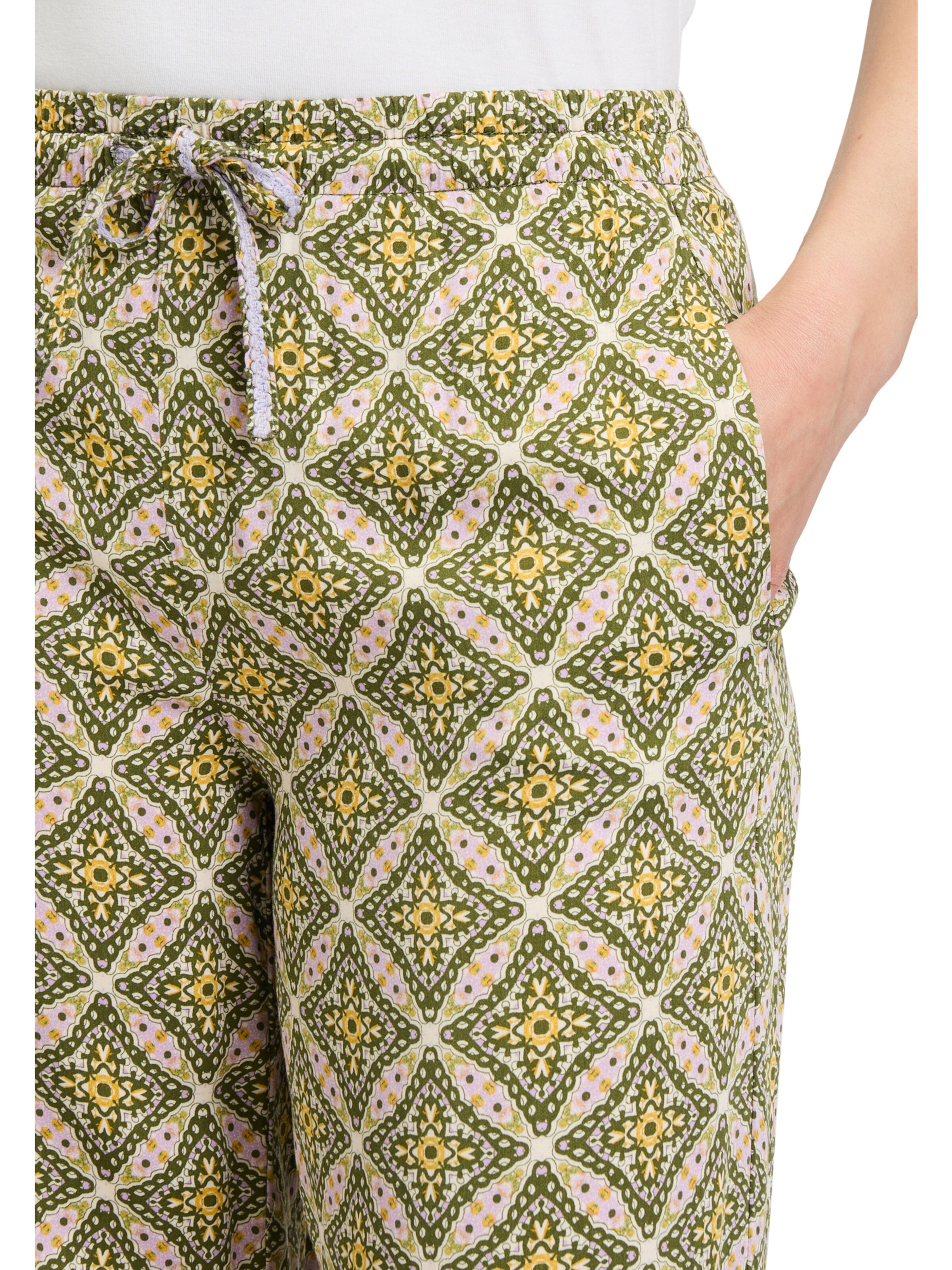 Cartoon Regular Hose in Grün