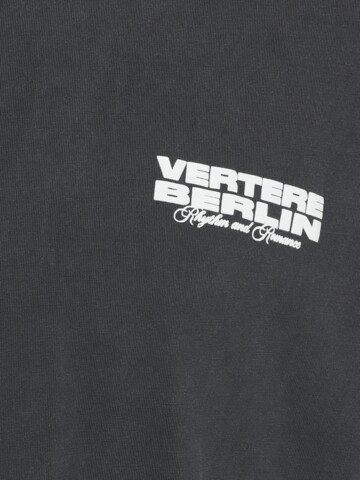 Maglietta 'STUDIO' di Vertere Berlin in nero