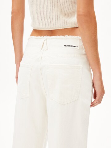 ARMEDANGELS Loosefit Bandplooi jeans 'HAAYI' in Wit
