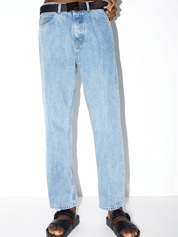 Pull&Bear Loose fit Jeans in Blue: front