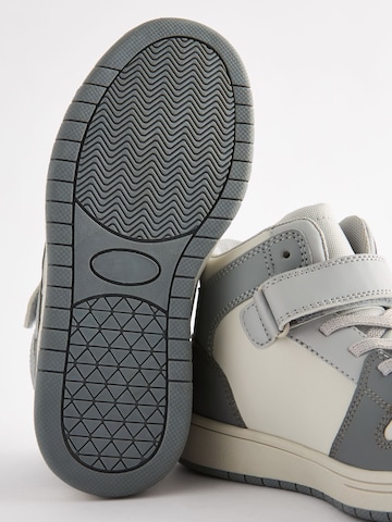 Next Sneakers i grå