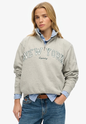 Sweat-shirt 'Essentials' Superdry en vert : devant