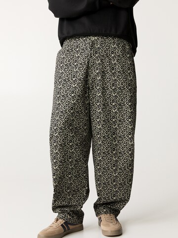 Loosefit Pantalon Pull&Bear en vert : devant