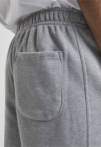 Loosefit Pantalon Urban Classics en gris