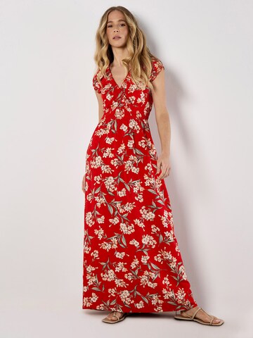 Robe Apricot en rouge : devant