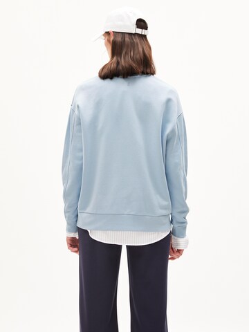 Sweat-shirt 'Arin' ARMEDANGELS en bleu