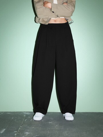 Wide Leg Pantalon à pince Bershka en noir