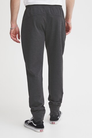 !Solid Tapered Pants 'Vinh' in Grey