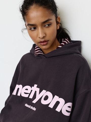 Pull&Bear Суичър в кафяво