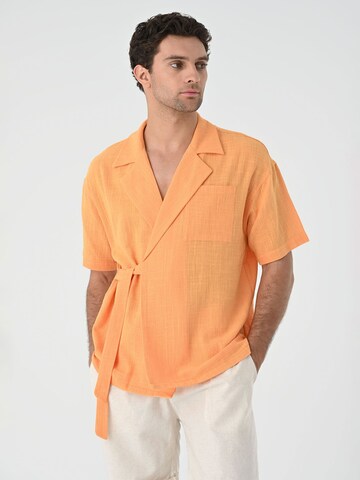 Antioch Regular fit Button Up Shirt in Orange: front