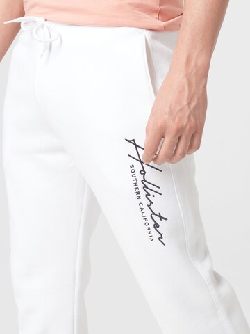 HOLLISTER Normální Kalhoty – bílá