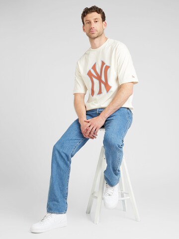 NEW ERA T-shirt i grå