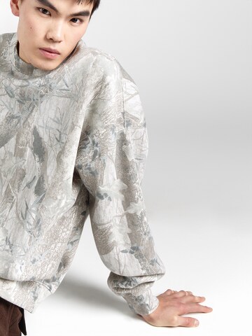 Abercrombie & Fitch Суичър 'ESSENTIAL' в сиво