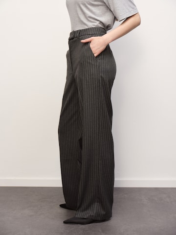 RÆRE by Lorena Rae Regular Pantalon 'Fabrice' in Grijs