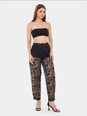 Hiccup - Loosefit Calças com pregas em preto