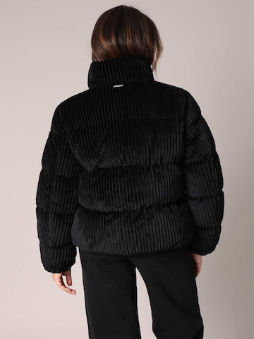 Veste d’hiver 'Noelia' Deeluxe en noir