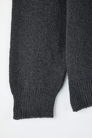 Trendyol Pullover in Grau