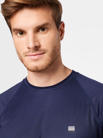 T-Shirt fonctionnel 'Train Active' Superdry en bleu