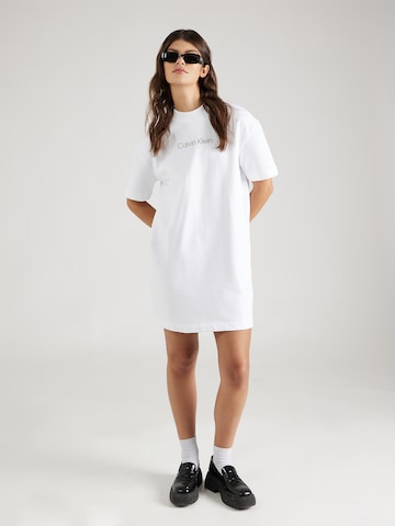 Rochie de la Calvin Klein pe alb