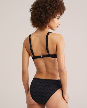 WE Fashion Τρίγωνο Τοπ μπικίνι σε μαύρο