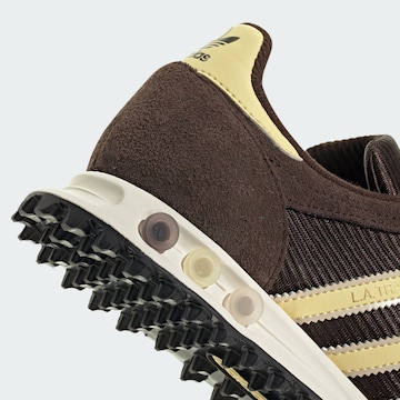 ADIDAS ORIGINALS - Zapatillas deportivas bajas 'La Trainer' en marrón