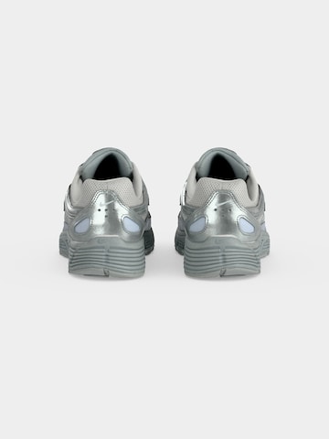 Nike Sportswear Кроссовки 'P-6000' в Серый