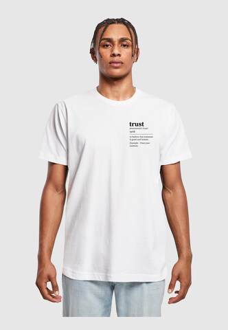 Mister Tee - Camisa 'Trust Definition' em branco: frente