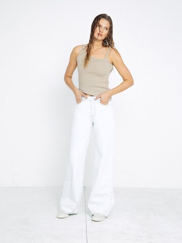 ABOUT YOU x Toni Garrn Wide leg Jeans 'Letizia' in Blauw