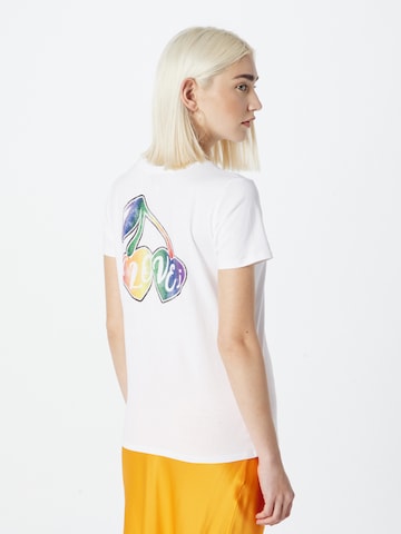 GUESS T-Shirt 'Rainbow Cherry' in Weiß