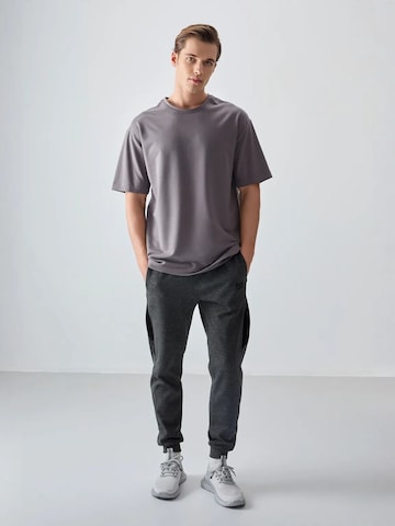 Tommy Life T-Shirts in Grau