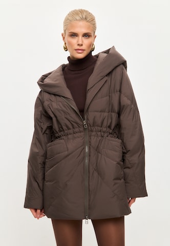 CESARE GASPARI Winterjas in Bruin: voorkant
